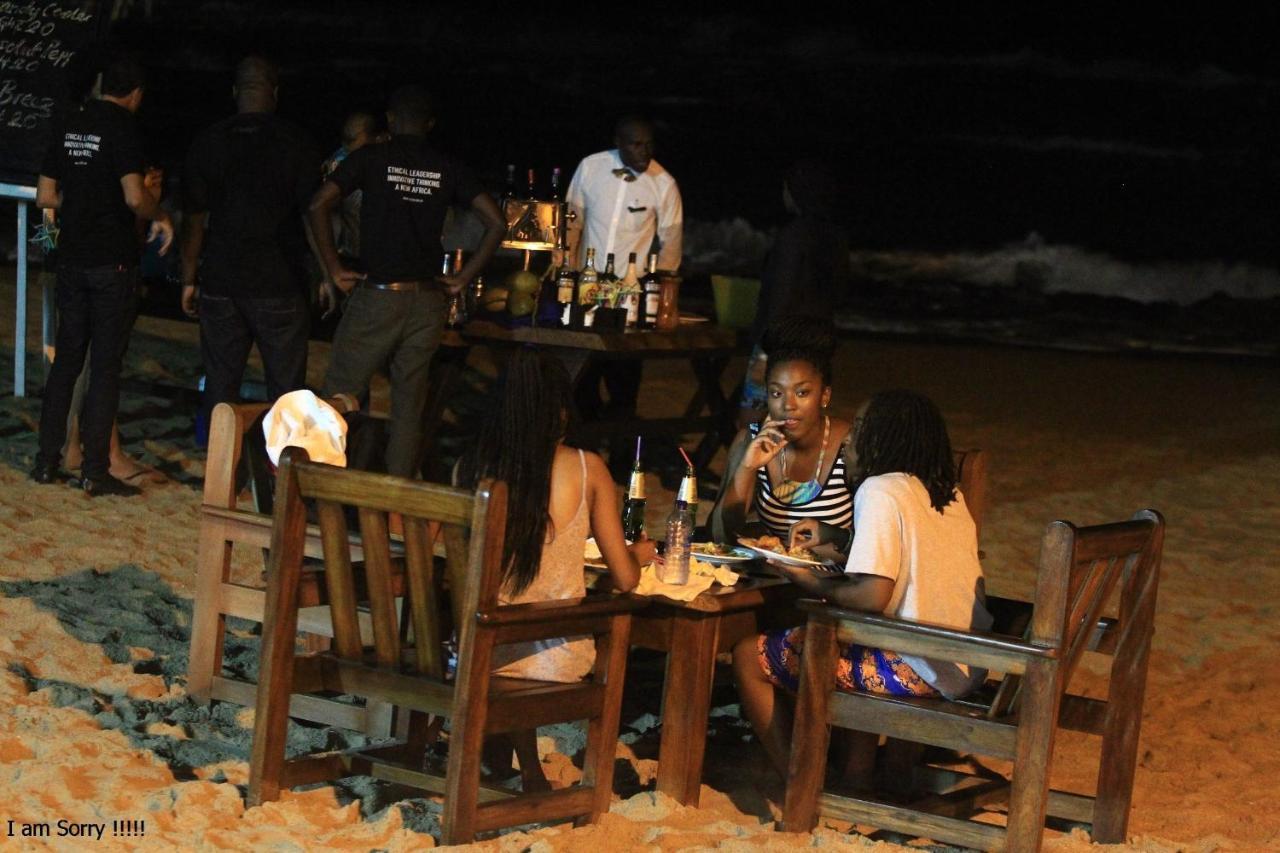 Coconut Grove Beach Resort Elmina Экстерьер фото
